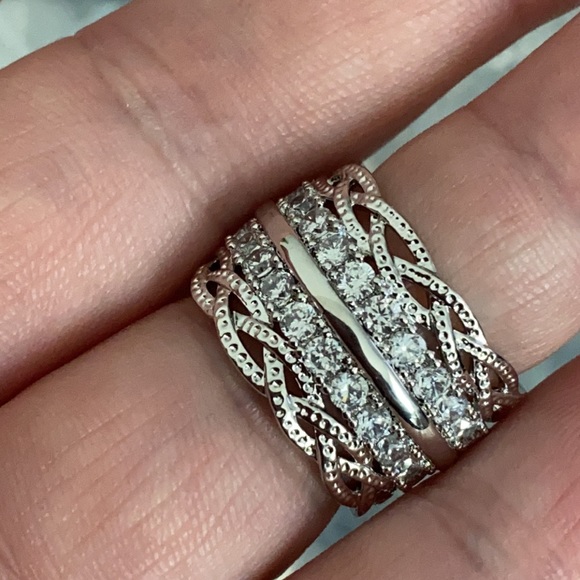 NEW Round Cut Luxury Diamond Ring - Picture 6 of 7